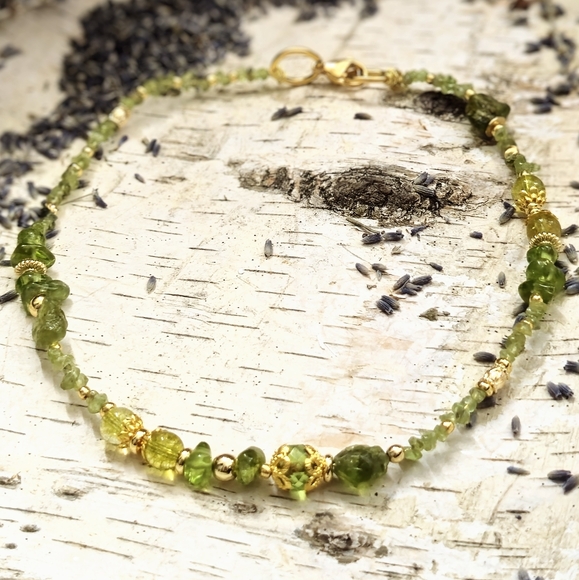 Sweet Green Peridot Nugget Bohemian Assymetrical Gold Necklace Or Choker - Picture 2 of 9